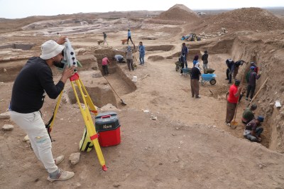DHI QAR, IRAQ - NOVEMBER 15: British Museum and Iraqi archaeologists carry out excavations in the ancient city of Girsu, the capital of the Kingdom of Lagash in Dhi Qar, Iraq on November 15, 2021. (Photo by Arshad Mohammed/Anadolu Agency via Getty Images)