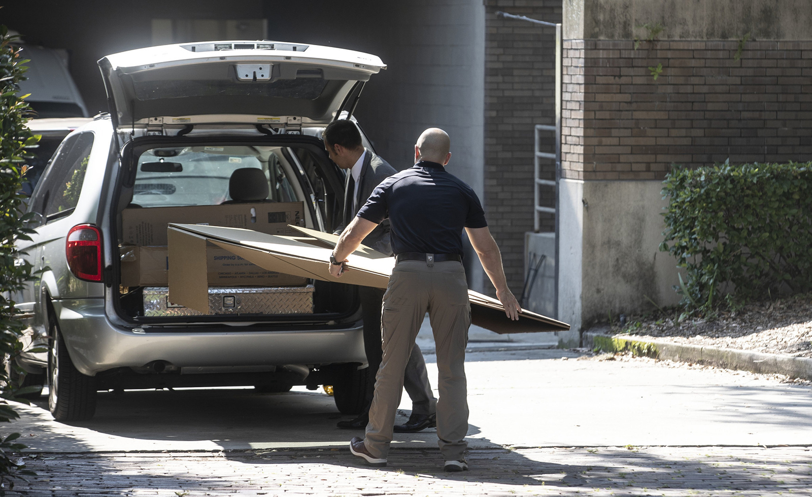 FBI agents at the Orlando Museum of Art Orlando, Florida, Friday, June 24, 2022. (Willie J. Allen Jr./Orlando Sentinel/Tribune News Service via Getty Images)